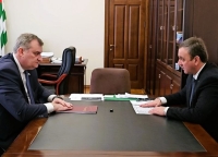 Вопросы здравоохранения обсудили на встрече Владимира Делба и Эдуарда Бутба