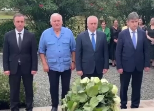 Президент Бадра Гунба почтил память второго президента Абхазии Сергея Багапша