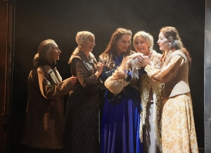 Внутри теплушки, на грани жизни: Абхазский театр представил «Эшелон» – драму о выживании и человечности