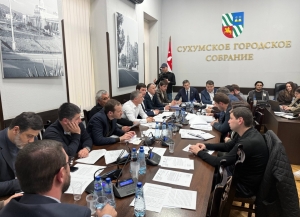 Новые нормы расчета стоянок автомобилей при выделении земельных участков утвердили в Сухуме