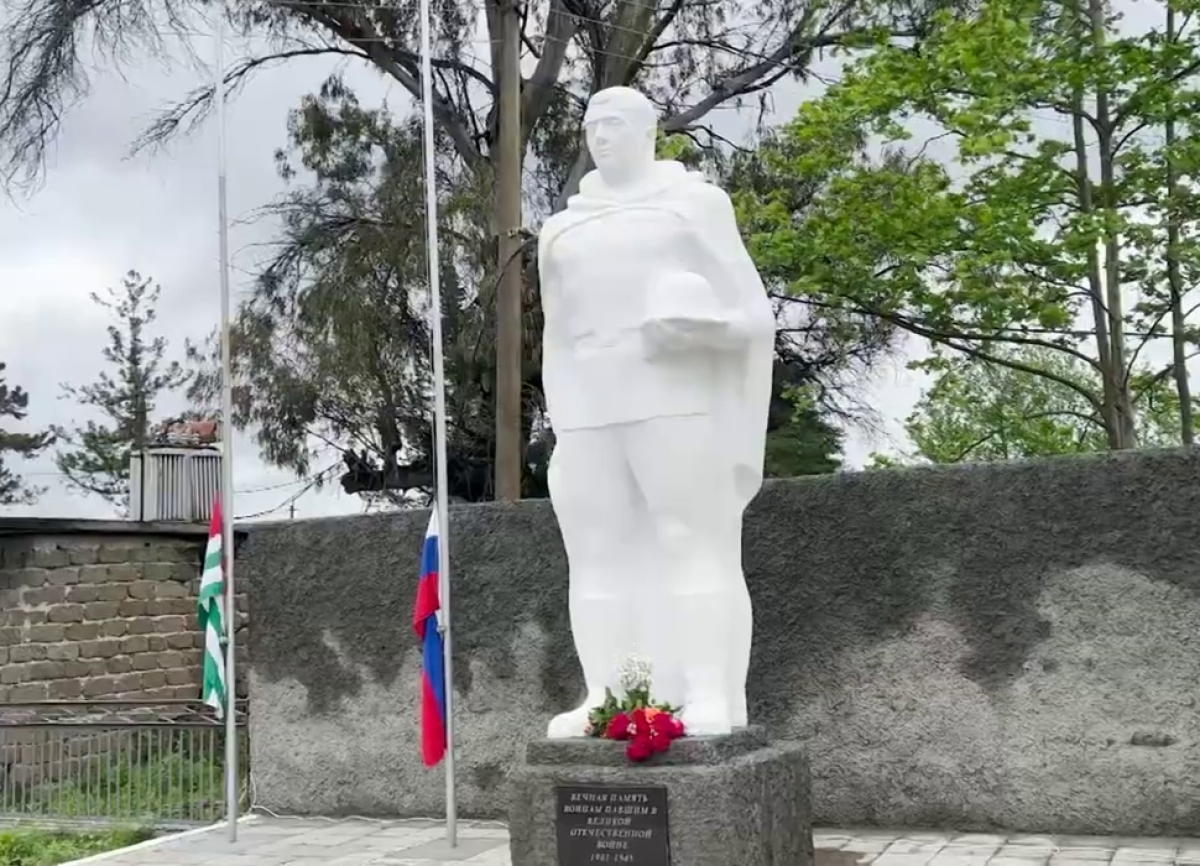 Памятник воинам, павшим в Великой Отечественной войне, открыли в селе Кындыг
