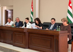 Иҳаҩсыз аҵарашықәс аихшьаалақәеи, аҵаратә стандарт ҿыцқәа рышьақәырӷәӷәареи, аҵарашықәс ҿыц азы апланқәеи ирызкуп Аминистрцәа реилазаара аконференц-зал аҿы имҩаԥысыз аҵара Аминистрра аколлегиа инарҭбаау аилатәара