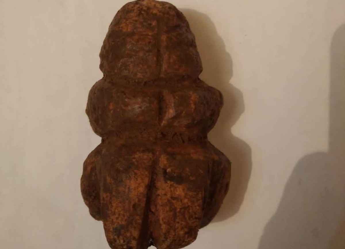 Уникальную древнюю скульптуру женщины нашли в урочище Куджба-Яшта