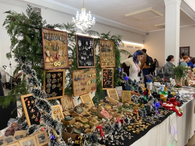 Предновогодняя ярмарка «Руками женщины» открылась в Сухуме
