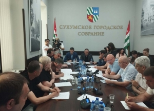 Деятельность ЖКХ в цифрах и подготовка к турсезону: как прошло заседание депутатов Горсобрания