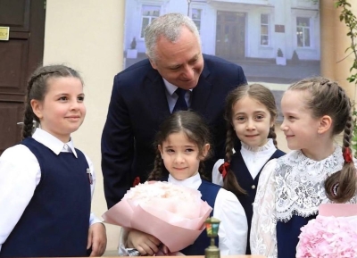 Аԥсны Аҳәынҭқарра Ахада Бадра Гәынба Жәларбжьаратәи ахәыҷқәа рыхьчара амш азы Аԥсны иқәынхо ахәыҷқәа дрыдныҳәалеит