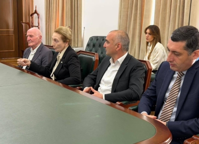 Президент встретился с членами Общественной палаты