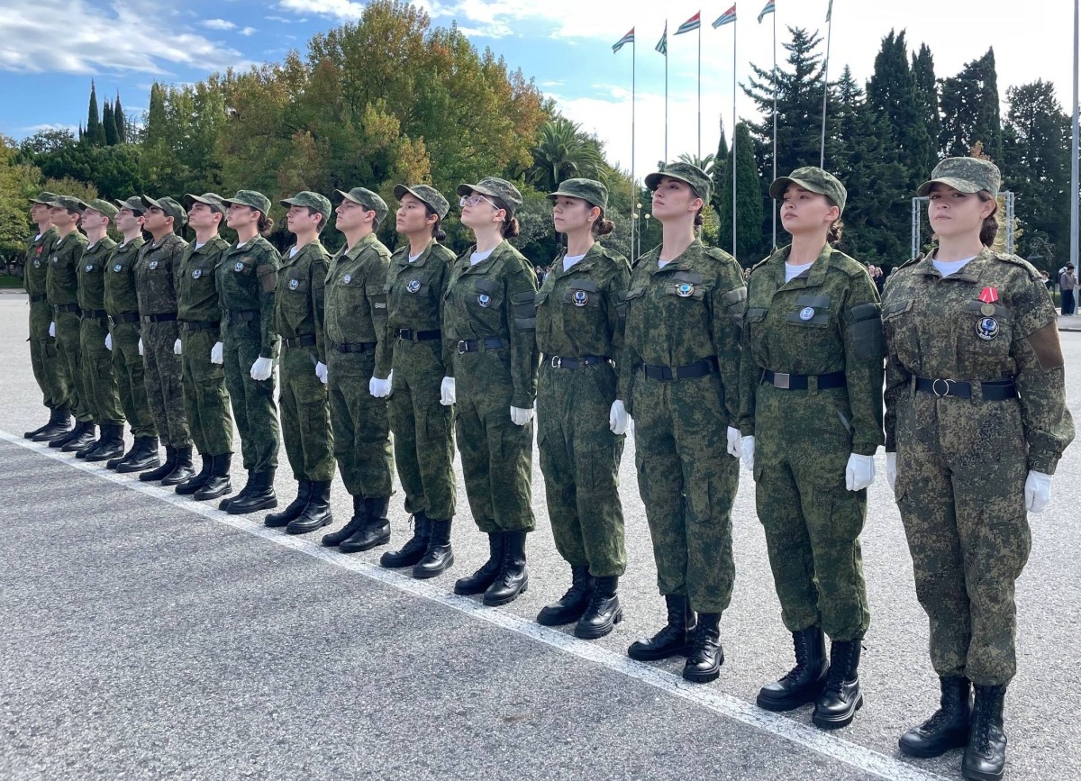 Конкурс «Смотр строя и песни» провели в Сухуме