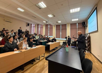 Лекция Олега Дамениа на тему «Кто такой современный человек?» прошла в АГУ