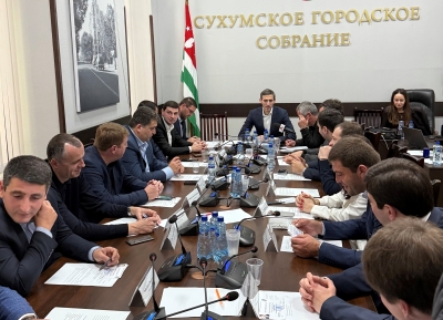 Дмитри Осиа Аҟәа ақалақьтә Еизара ахантәаҩыс далырхит.