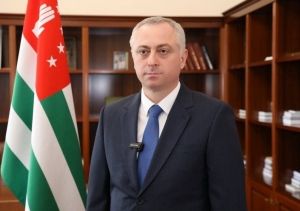 Бадра Гәынба Аԥсны жәлар Ажьырныҳәа рыдиныҳәалеит.