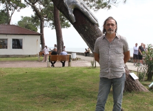 Скульптура &quot;Ручание дельфина&quot; установлена на набережной Очамчыры