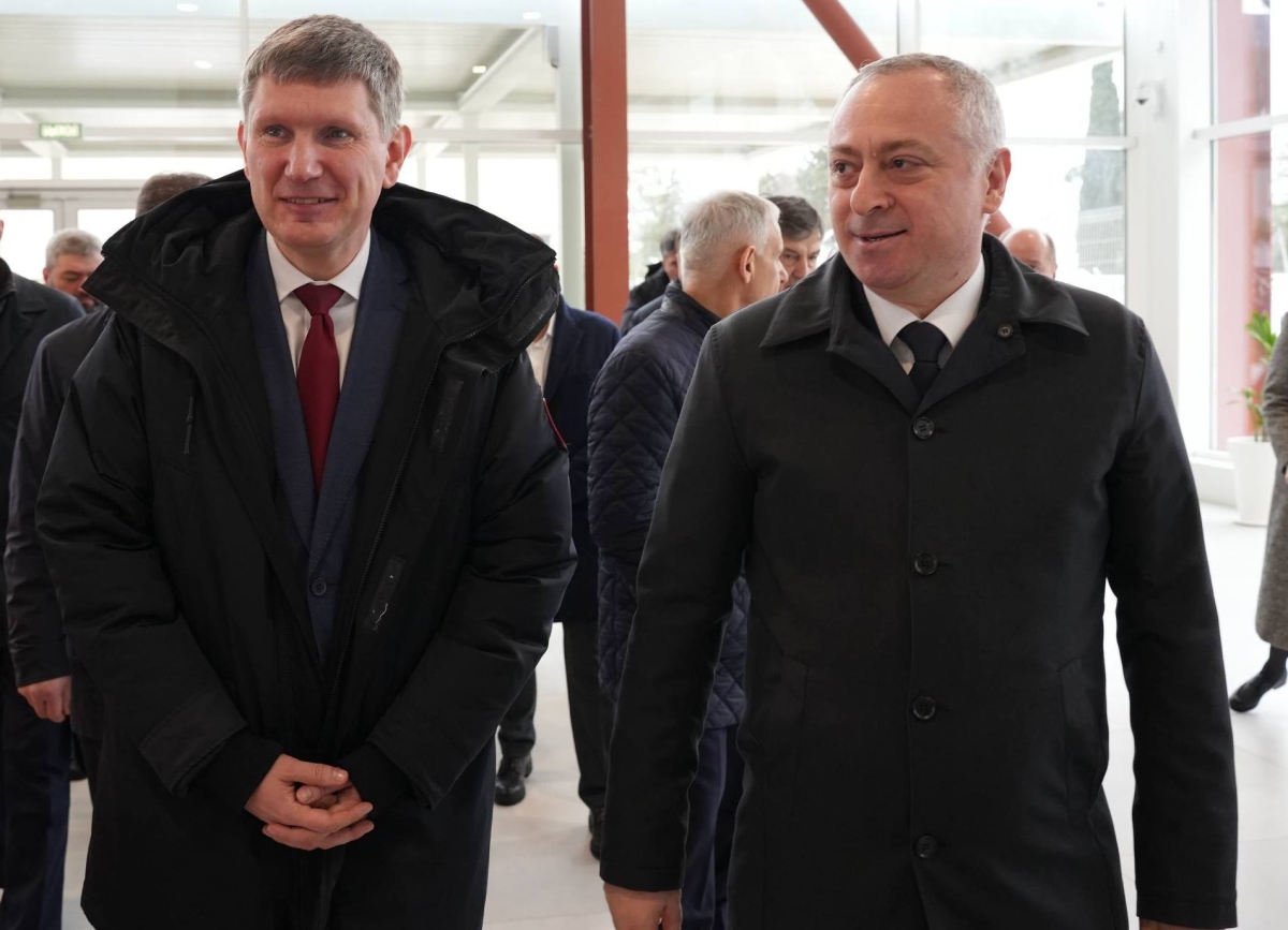 Бадра Гунба и Максим Решетников осмотрели инфраструктуру сухумского аэропорта