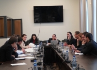 Комитет по государственно-правовой политике предлагает принять в первом чтении поправки к Конституции