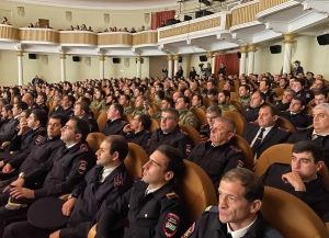 Амилициа аусзуҩцәа рзанааҭтә ныҳәа азгәарҭоит.