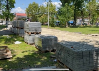 В Сухуме обустраивается пешеходная дорожка через парковую зону к морю