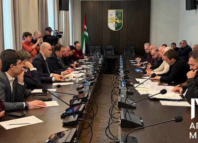 Аҟәа аԥшаҳәаҿы ирбаз археологиатә ԥшаахқәа рлахьынҵа иалацәажәеит Жәлар Реизараҿы