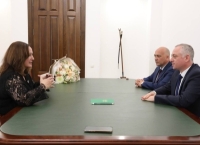 Гәынба Бадра Урыстәыла зҽаԥсазтәыз артист, Аԥсны жәлар рартист Гыцԥҳа Алиса дидикылеит.