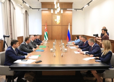 Аҳәынҭқарра Ахада Бадра Гәынба Урыстәыла атранспорт аминистр Андреи Никитини диԥылеит