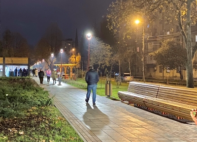 В Новом районе Сухума торжественно открыли благоустроенный сквер