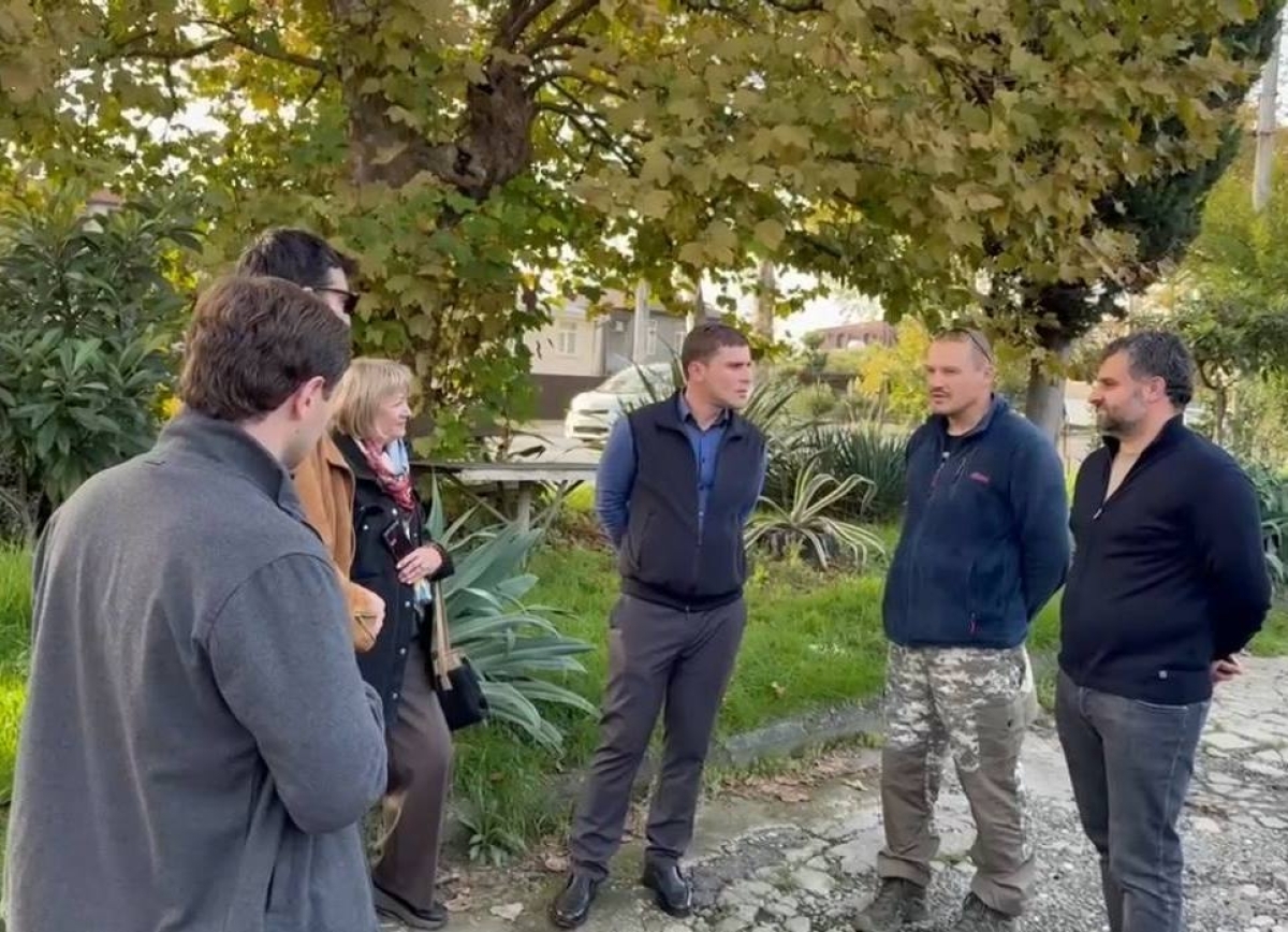 Аҳҭнықалақь Ахадара анҭыҵтәи акомиссиа Аҟәа ақалақь аҿы иҟоу аҵлақәа рҭагылазаашьақәа ргәаҭара мҩаԥнагоит.