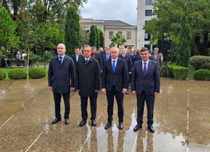 Аҳәынҭқарра Ахада Бадра Гәынба Ахьӡ-Аԥша апарк аҿы иҟоу иҭахаз афырхацәа Рмемориал амҵан ашәҭшьыҵәрақәа шьҭеиҵеит.