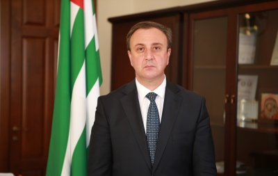 Премьер-министр Владимир Делба поздравил с 35-летием Национального банка.