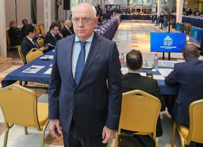 Посол Абхазии в России Алхас Квициниа принимает участие в X Посольском круглом столе